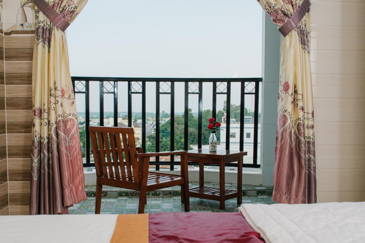 Hiep Hoa Hotel Chau Doc Buitenkant foto