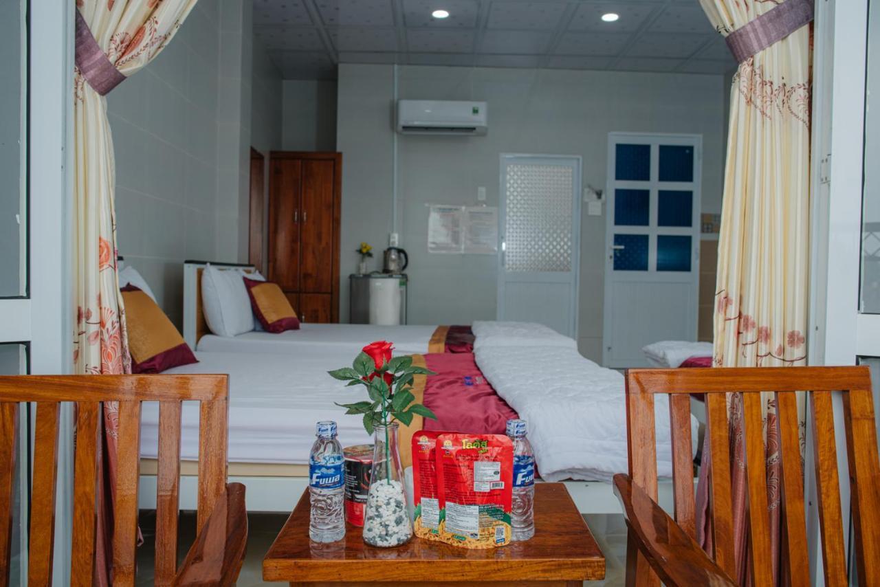 Hiep Hoa Hotel Chau Doc Buitenkant foto
